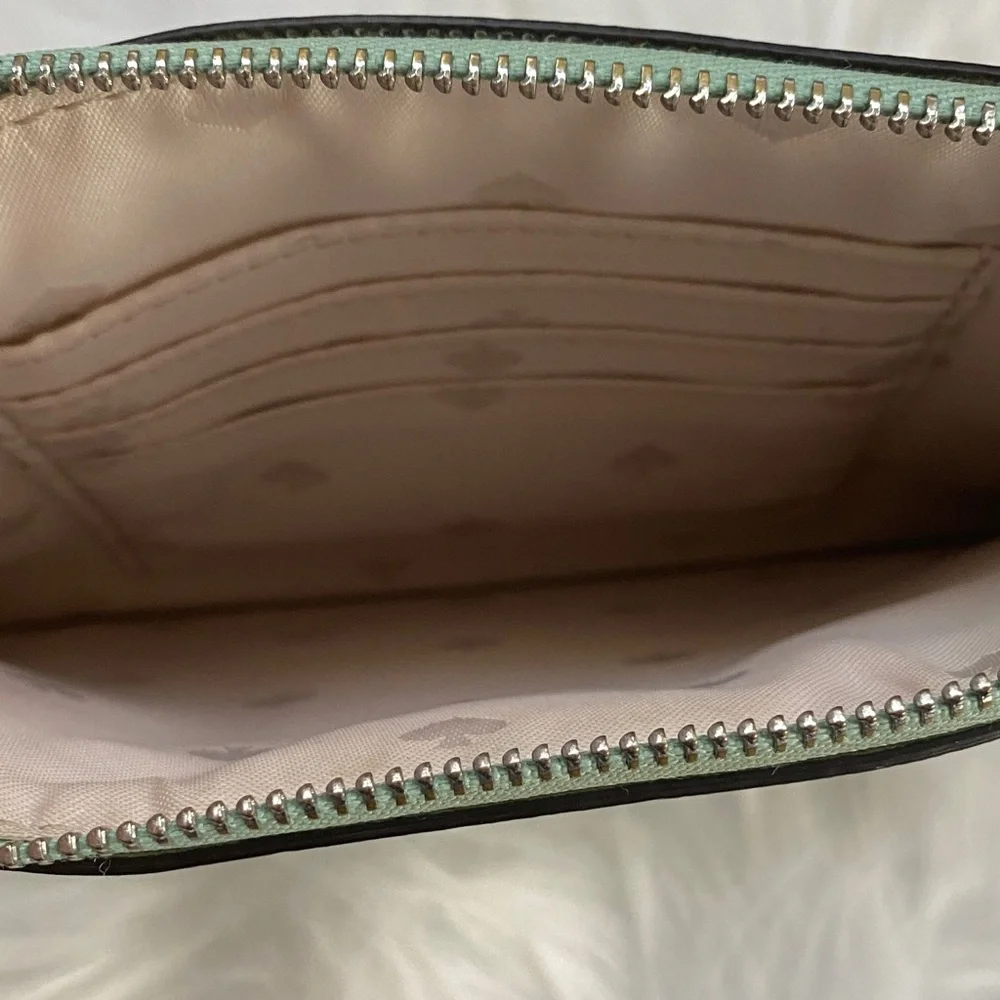 Kate Spade New York Medium L-Zip Wristlet -EUC